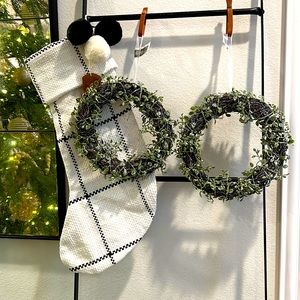 🎄NWT 2x Allstate Floral Iced Button Leaf Wreath 🎄